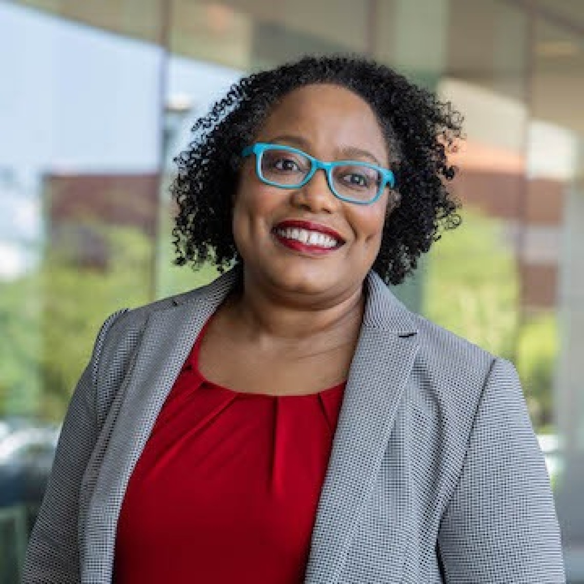 Tammi Walker - Psychology Faculty Headshot for Outstanding Faculty Awards at UA 2023