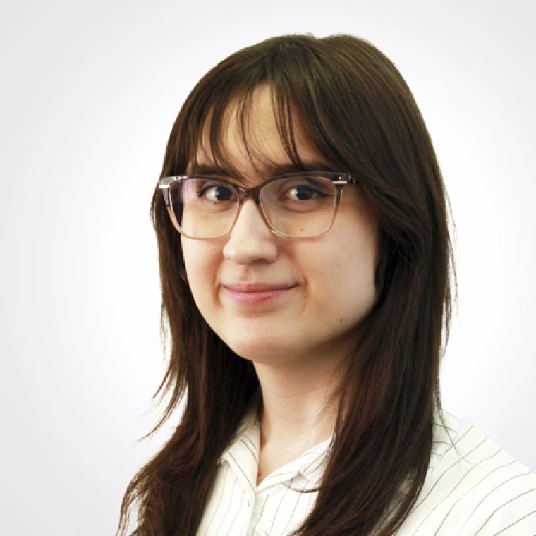 Headshot of graduate student Reina Mendoza