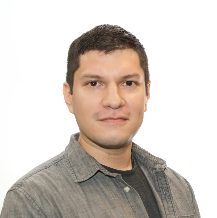 Headshot of graduate student Cris Preciado