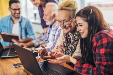 Student volunteer and older adult